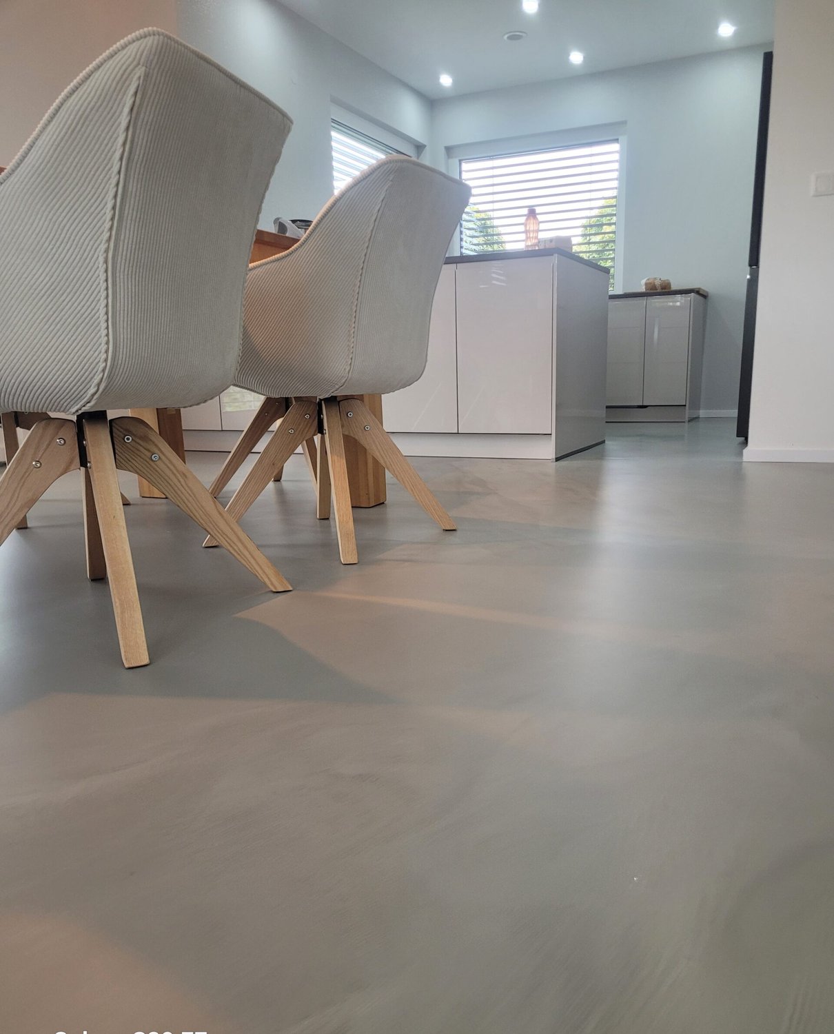 Designboden in Betonoptik im Wohnraum
