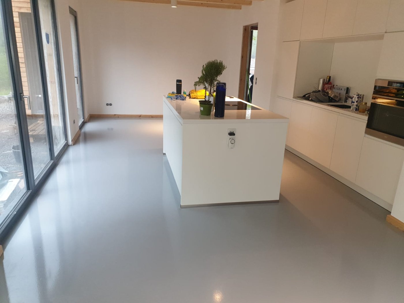 Betonoptik Boden in offener Küche
